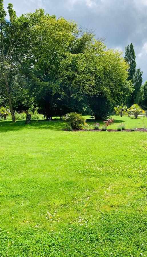 Vila Le Gite De La Mongatelais Roz-Landrieux Exteriér fotografie